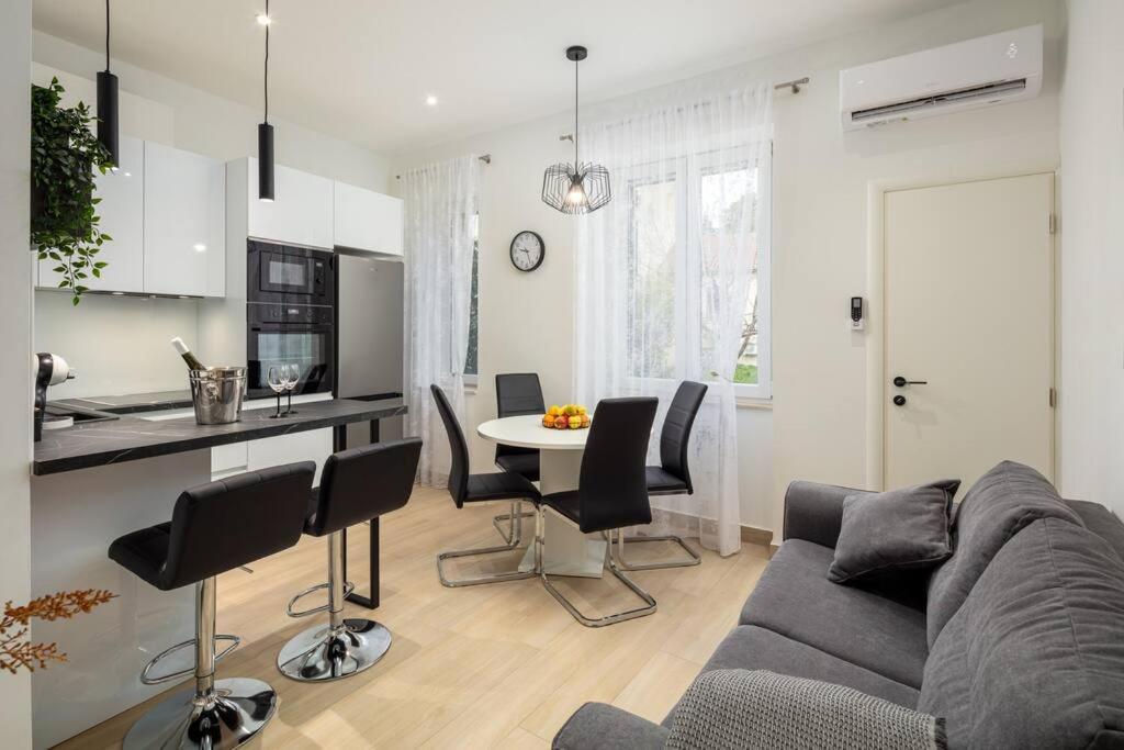 Apartman Drago 4* - 2 Minutes From The Town Centre Split Exterior photo